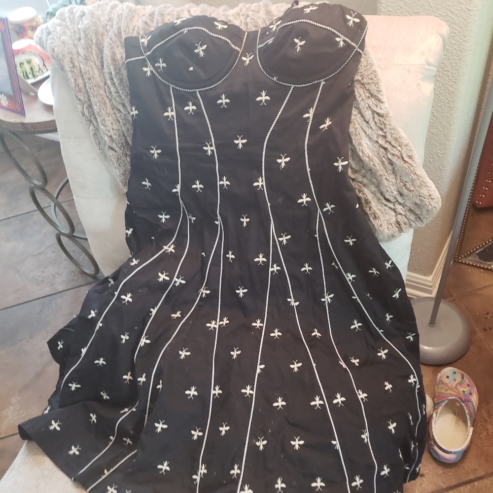 Bee-utiful vintage party dress